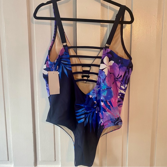 Strappy Plunge One Piece Swimsuit - Picture 4 of 10